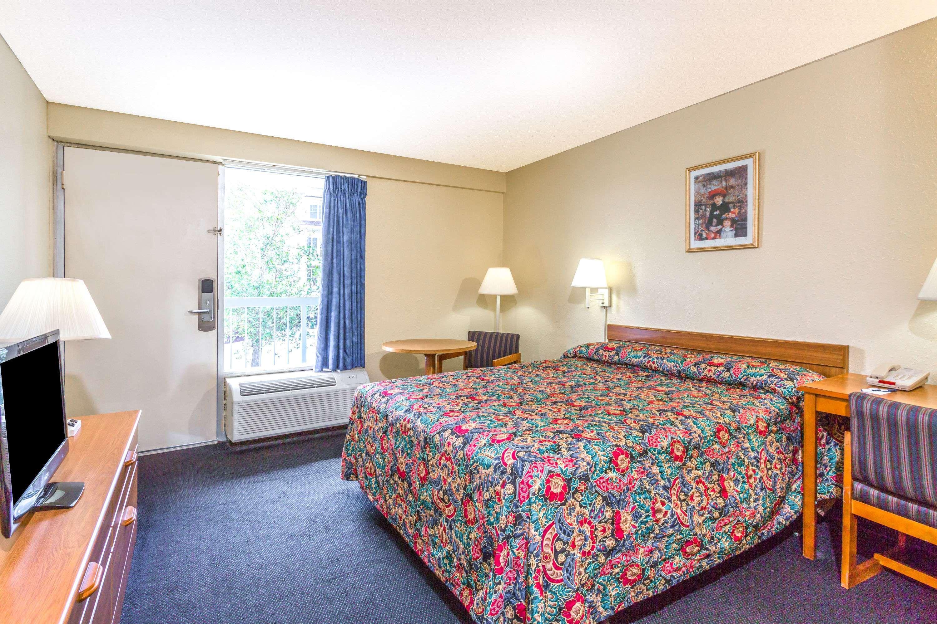 Travelodge By Wyndham Virginia Beach Bay Beach Exterior photo