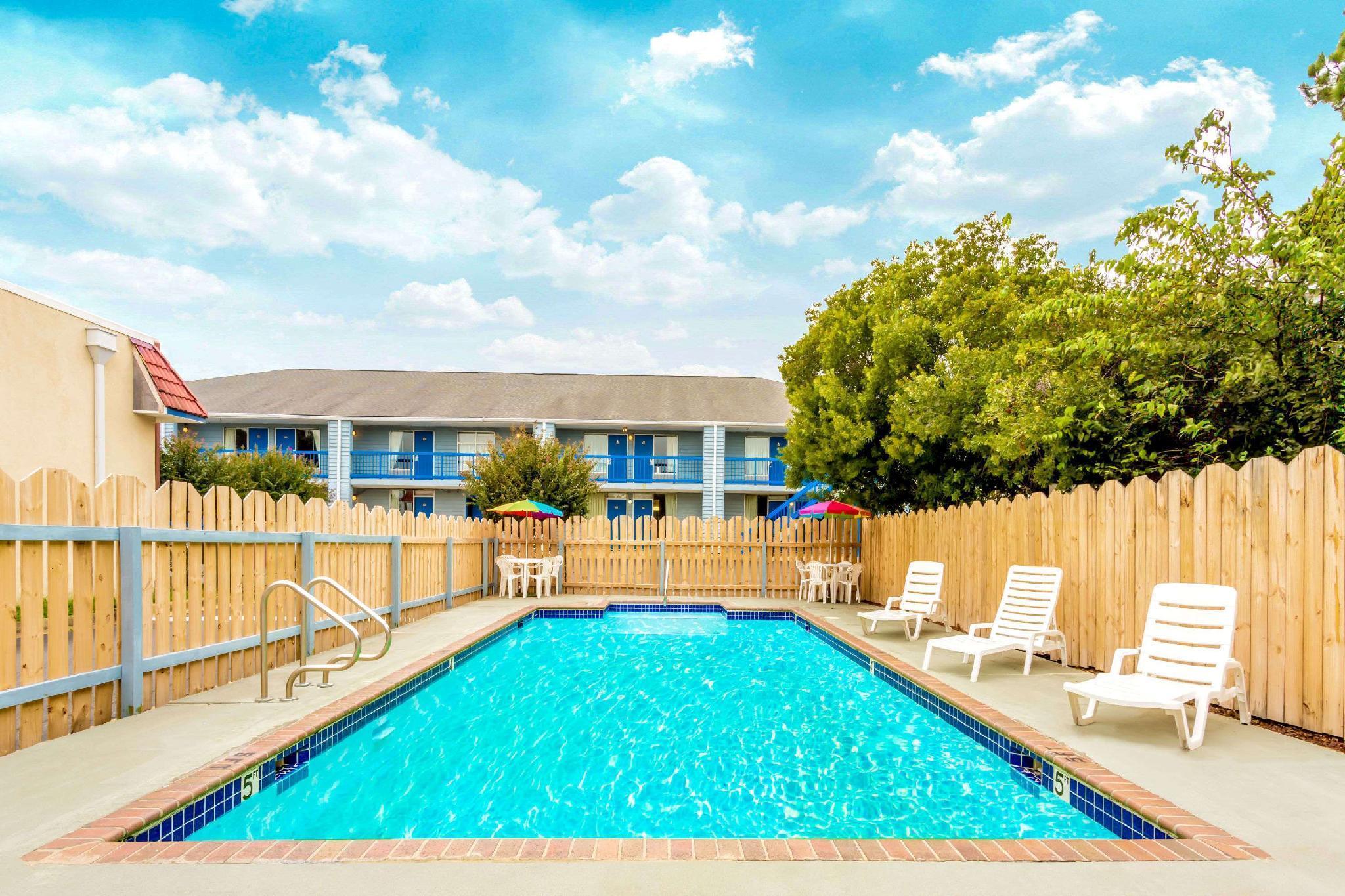 Travelodge By Wyndham Virginia Beach Bay Beach Exterior photo